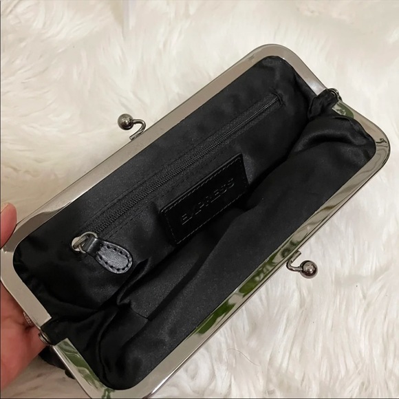 Express black velvet clutch bag - Picture 3 of 7